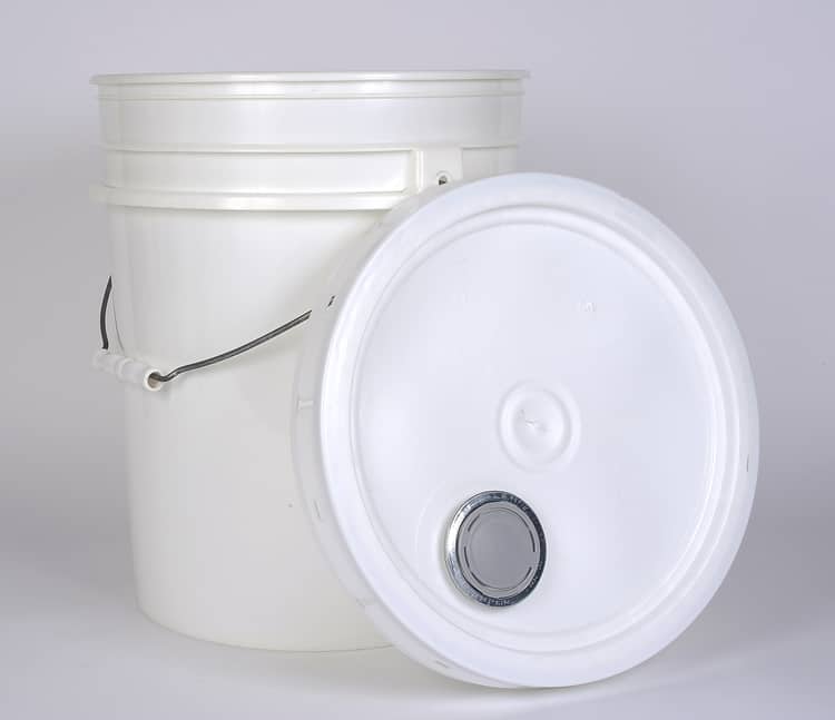 HDPE Lid with Rieke Spout